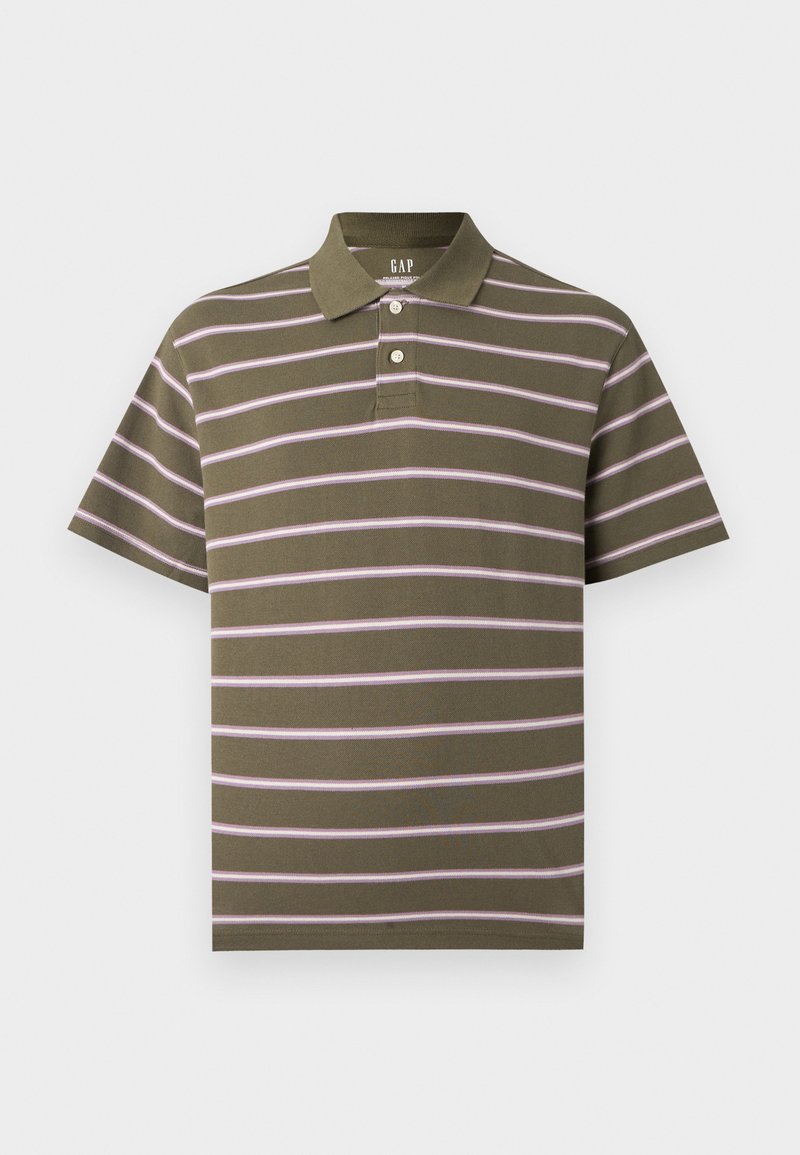 Olivgrünes Poloshirt mit kurzen Ärmeln, hellrosa und weißen horizontalen Streifen sowie zwei weißen Knöpfen am Kragen.
