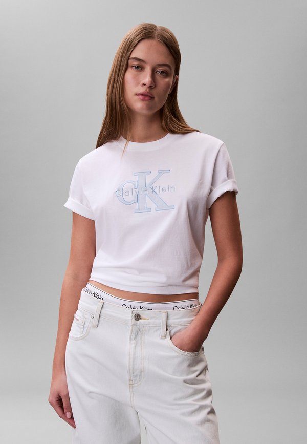 Calvin Klein Jeans CALVIN KLEIN JEANS MONOGRAM APPLIQUÉ T-SHIRT - Print T-shirt - bright white