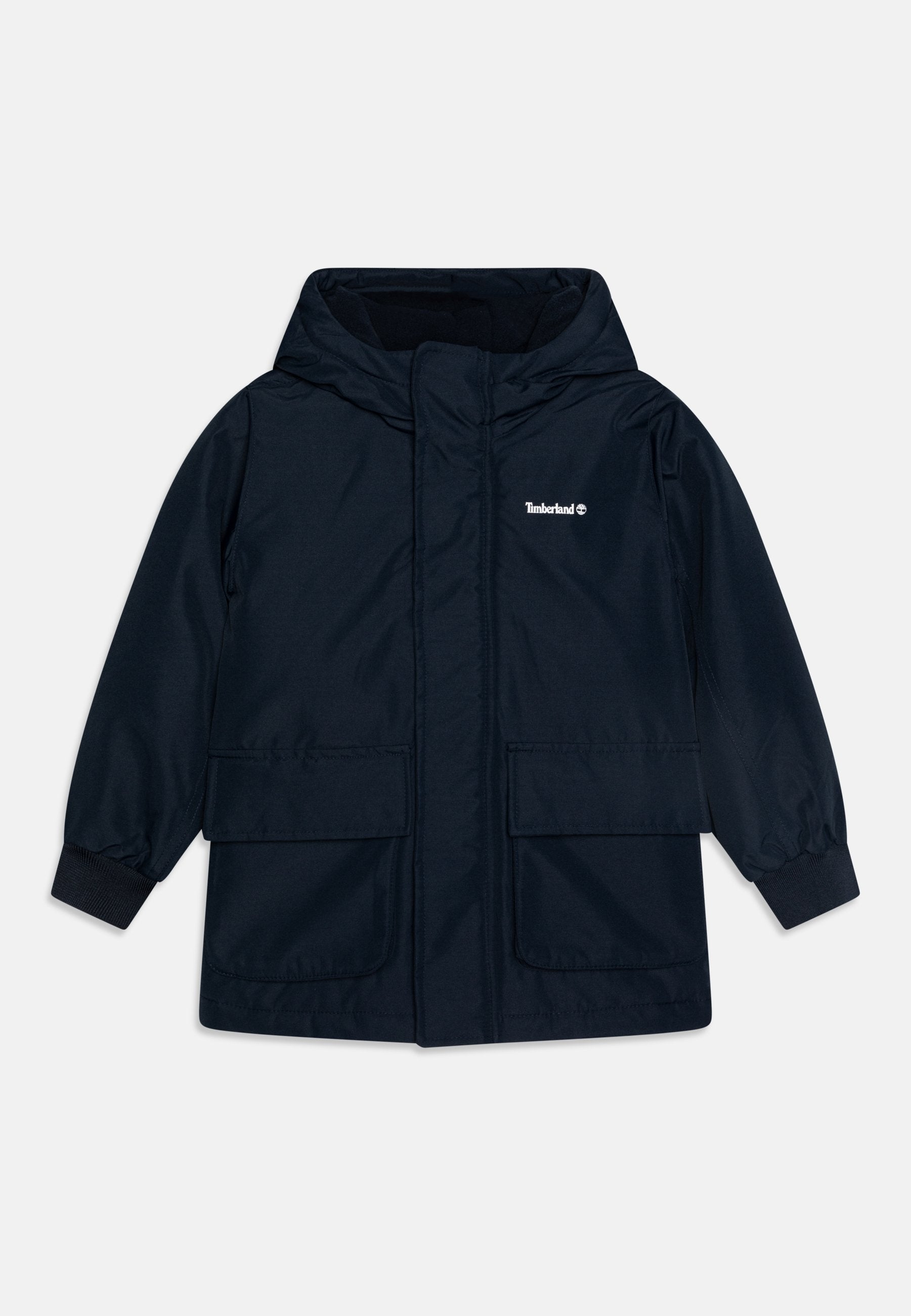 Marineblaue wasserdichte Jacke aus strukturiertem Stoff, mit Kapuze, zwei Fronttaschen und elastischen Bündchen. Timberland-Logo angebracht.