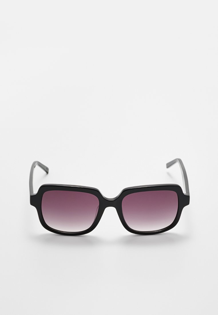 DKNY
