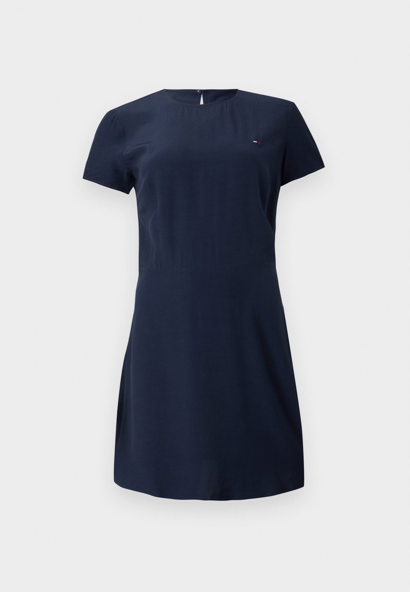 Marineblaues Kurzarmkleid mit rundem Ausschnitt, tailliertem Oberteil und A-Linie-Silhouette. Verfügt über ein kleines Logodetail auf der Brust. Glattes Material.