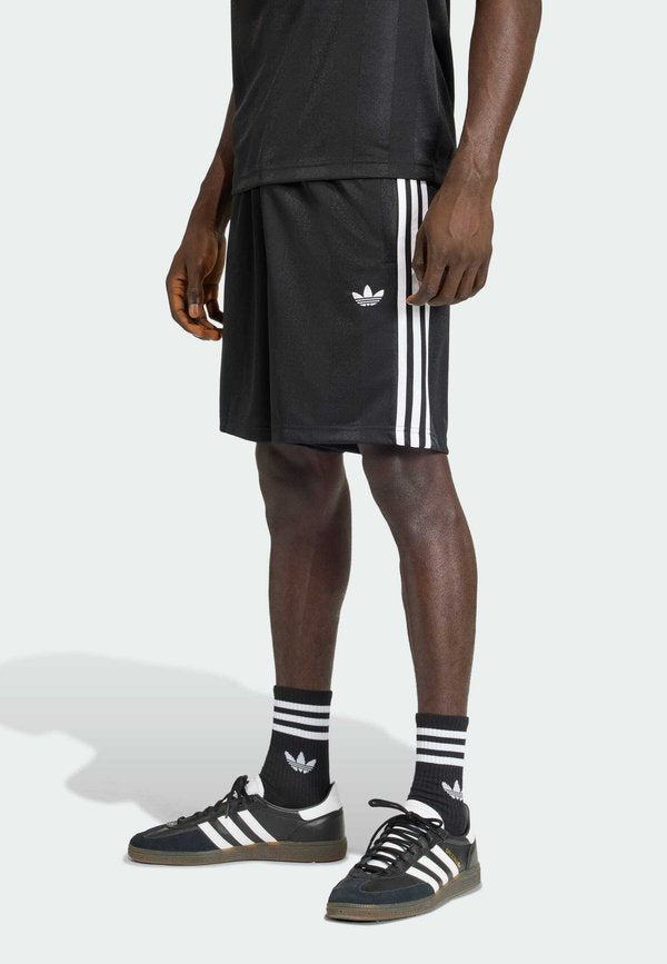 adidas Originals OVERSIZED - Shorts - black