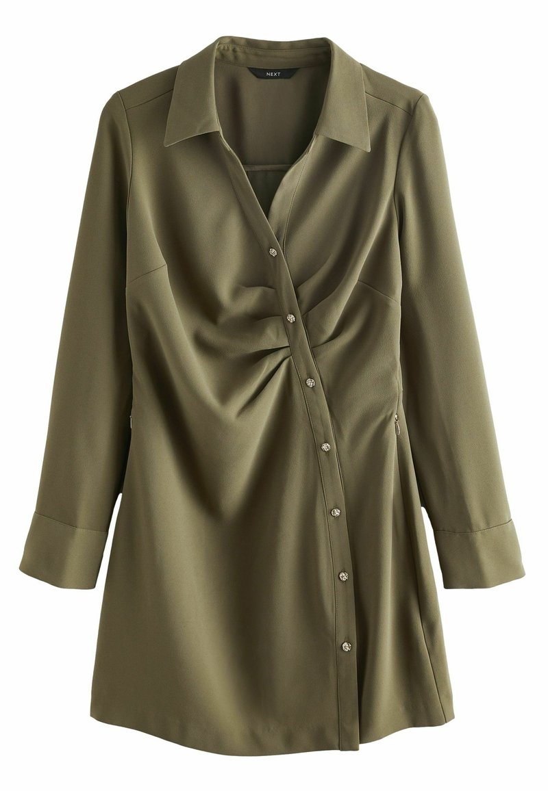 Olivenfarbenes Hemdkleid aus glattem Stoff, mit schmaler Taille und Raffung, langen Ärmeln und dekorativen Knöpfen auf der Vorderseite.