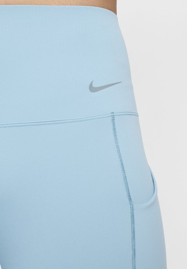 Nike Performance UNIVERSA