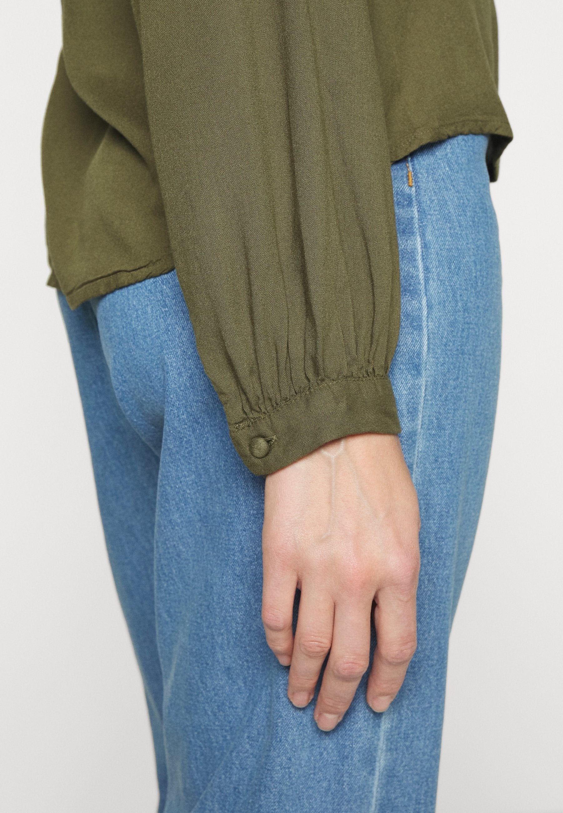 Vero Moda Tall VMVILMA V-NECK TOP