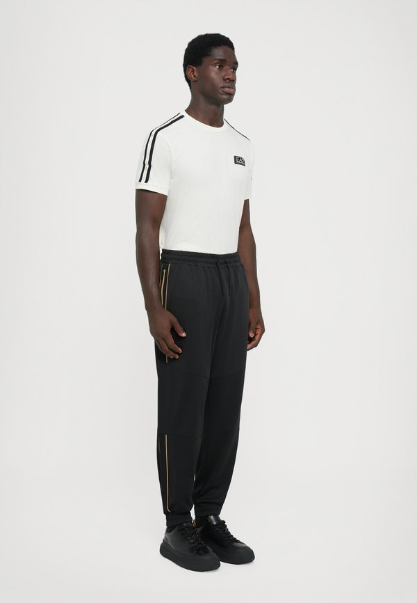 EA7 Emporio Armani TRAIN SOCCER PANTS