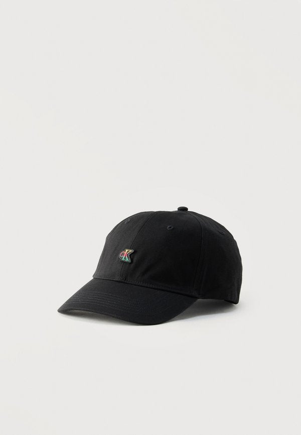 Calvin Klein IRIDECENT LOGO PRIDE - Cap - black