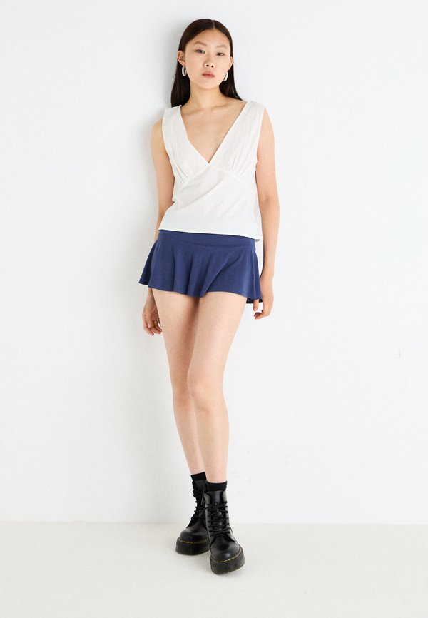 Weekday SLEEVELESS V NECK