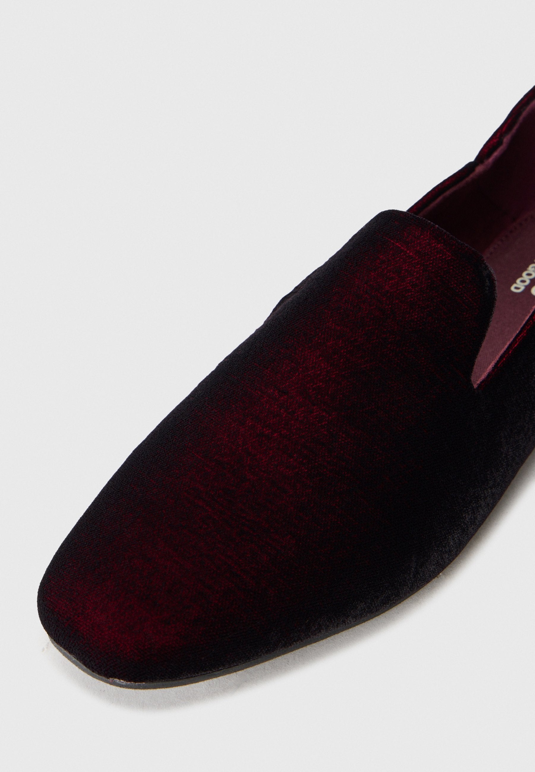 TOMS LARA