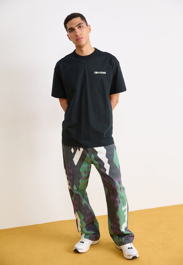 Converse ALTERNATE TRANSMISSIONS LOOSE FIT
