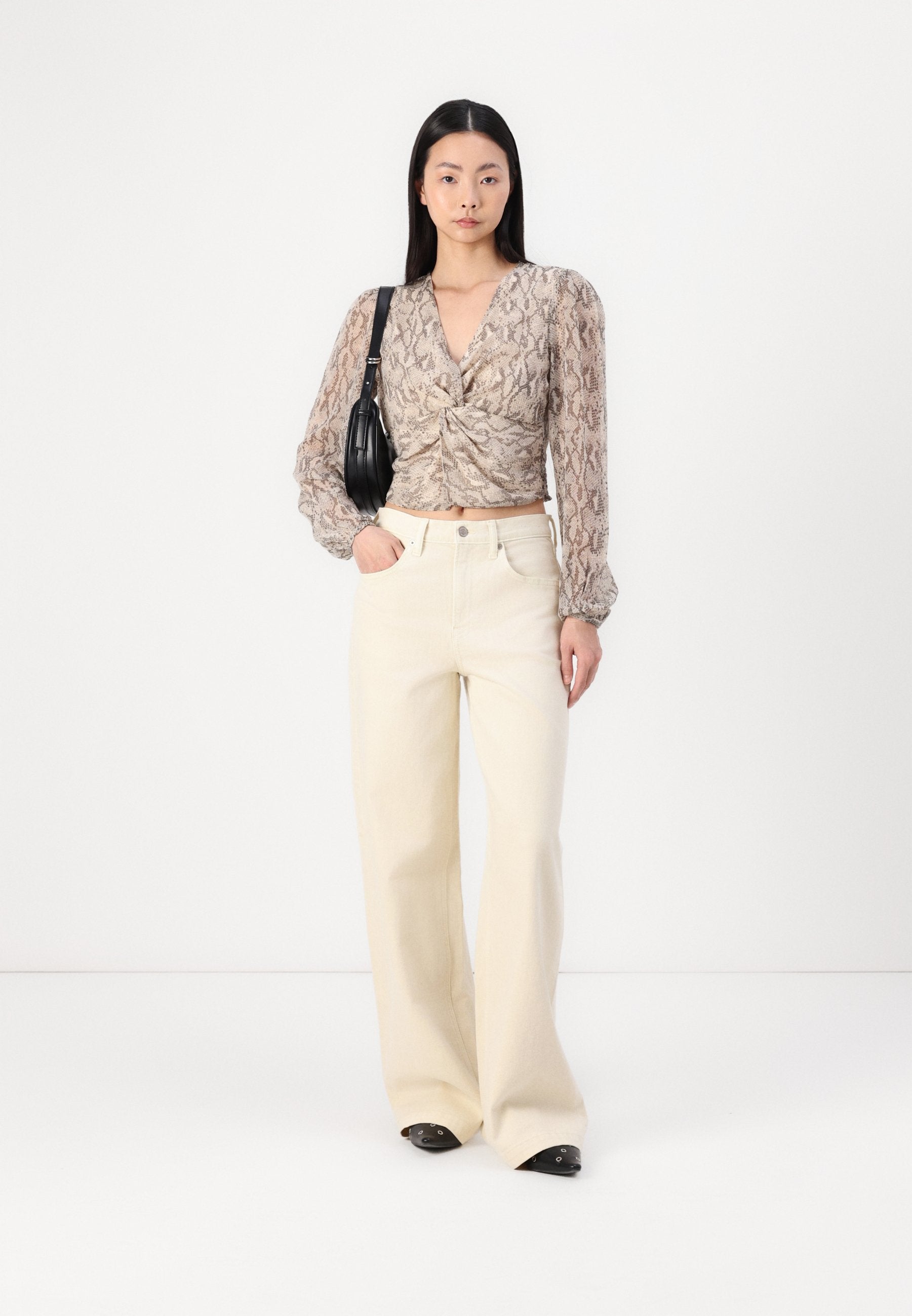 ONLY ONLSADIA LIFE V NECK KNOT