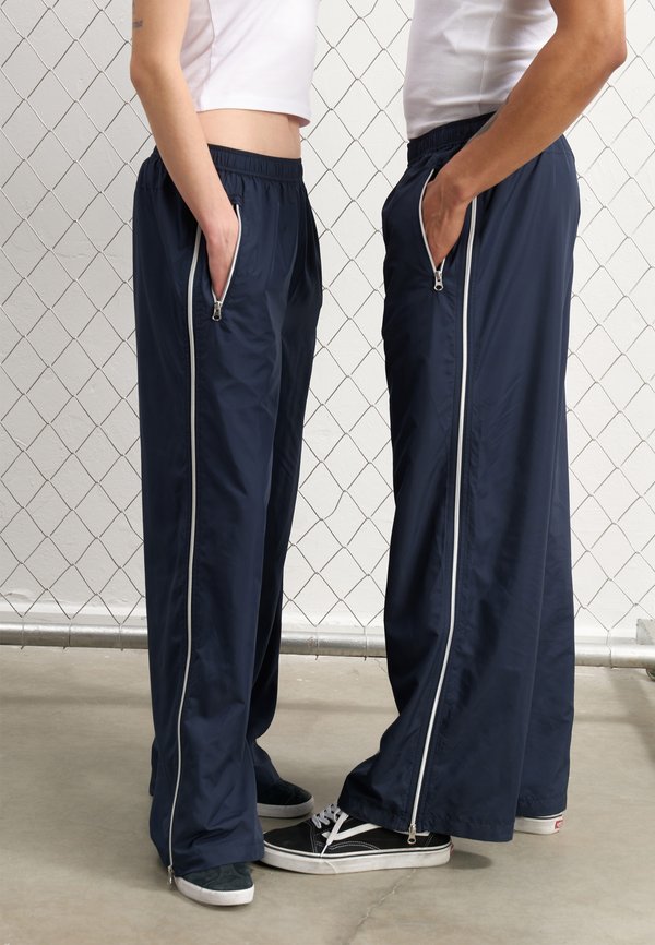 YOURTURN by Zalando ZIPPED JOGGING TROUSERS