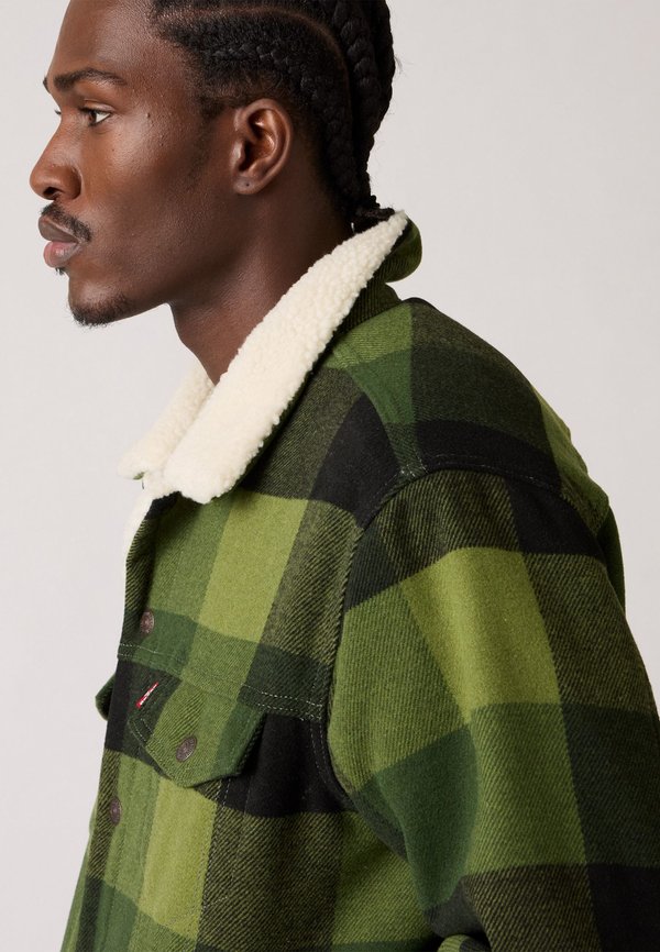 Levi's® RELAXED FIT