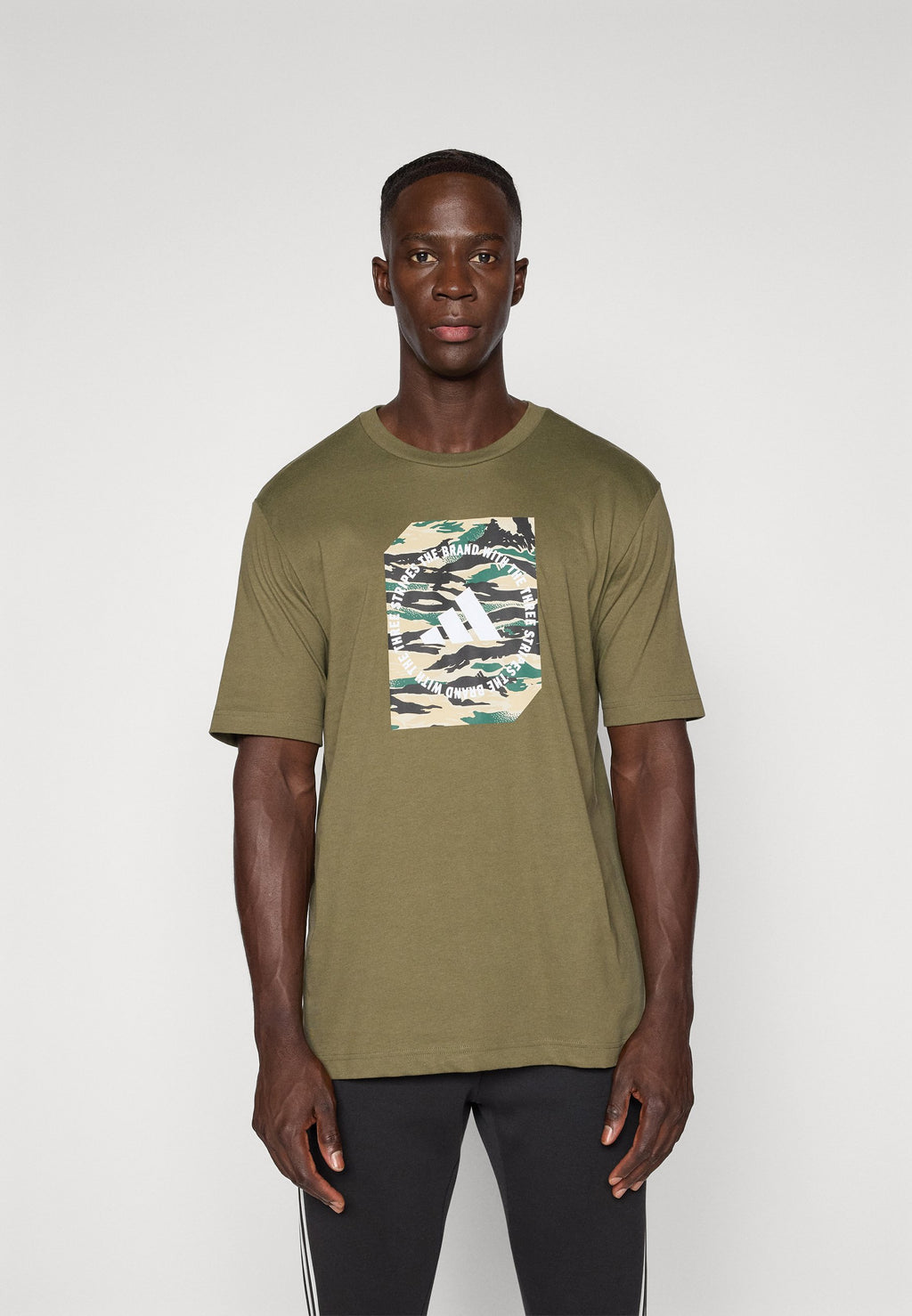 adidas Sportswear CAMO SHAPE GRAPHIC