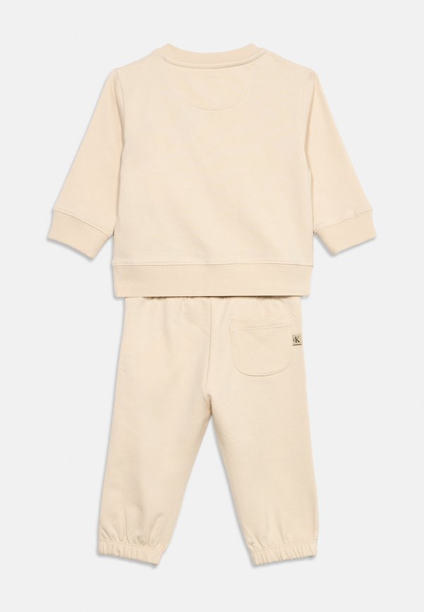 Calvin Klein Jeans CREW NECK PANT UNISEX SET