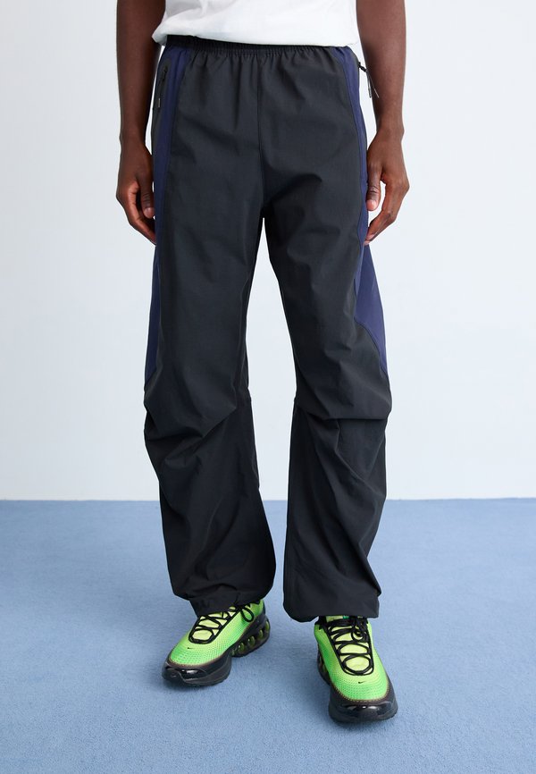 Nike Sportswear TECH PANT - Tracksuit bottoms - black/obsidian