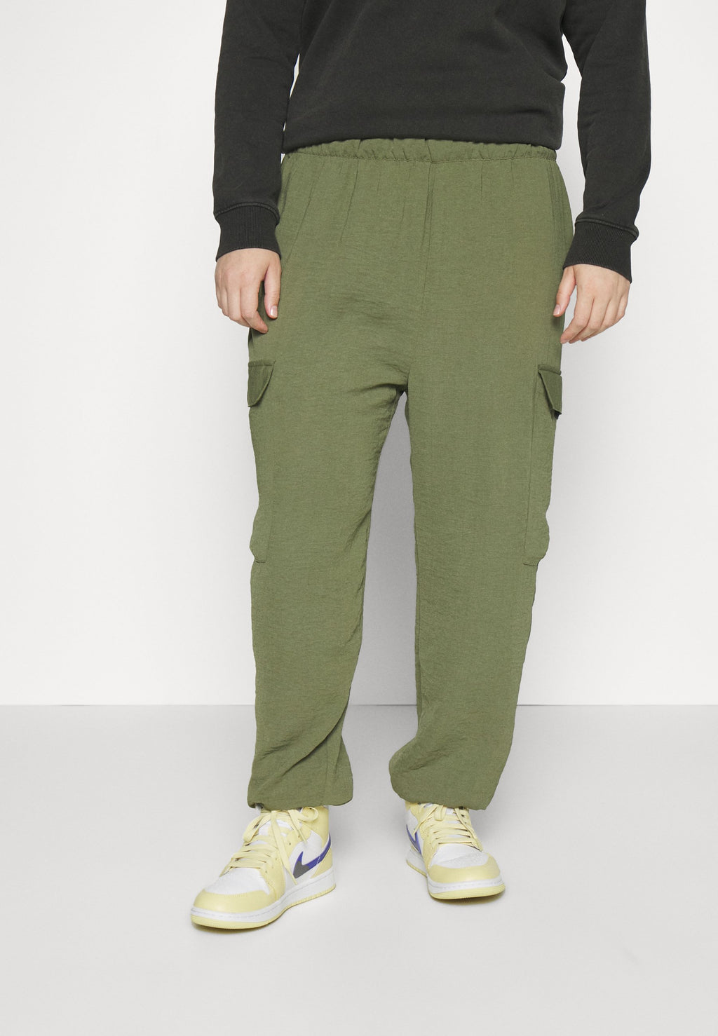 CARAYO JACKIE PANTS Media 3