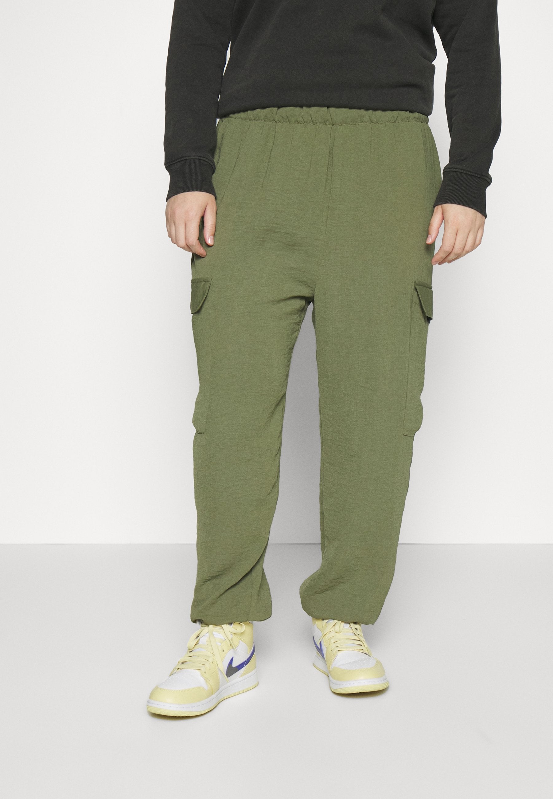 CARAYO JACKIE PANTS Media 3