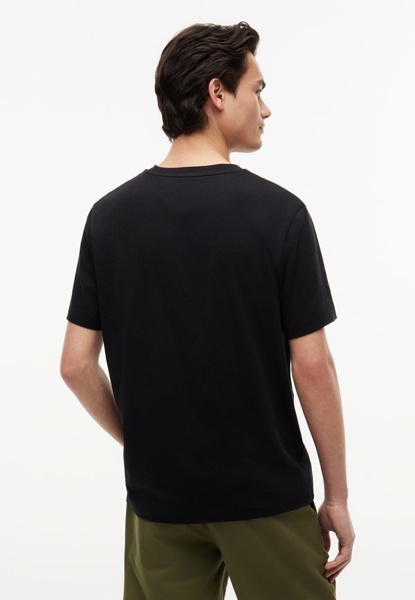 Tommy Hilfiger BRAND LOVE LEFT CHEST TEE