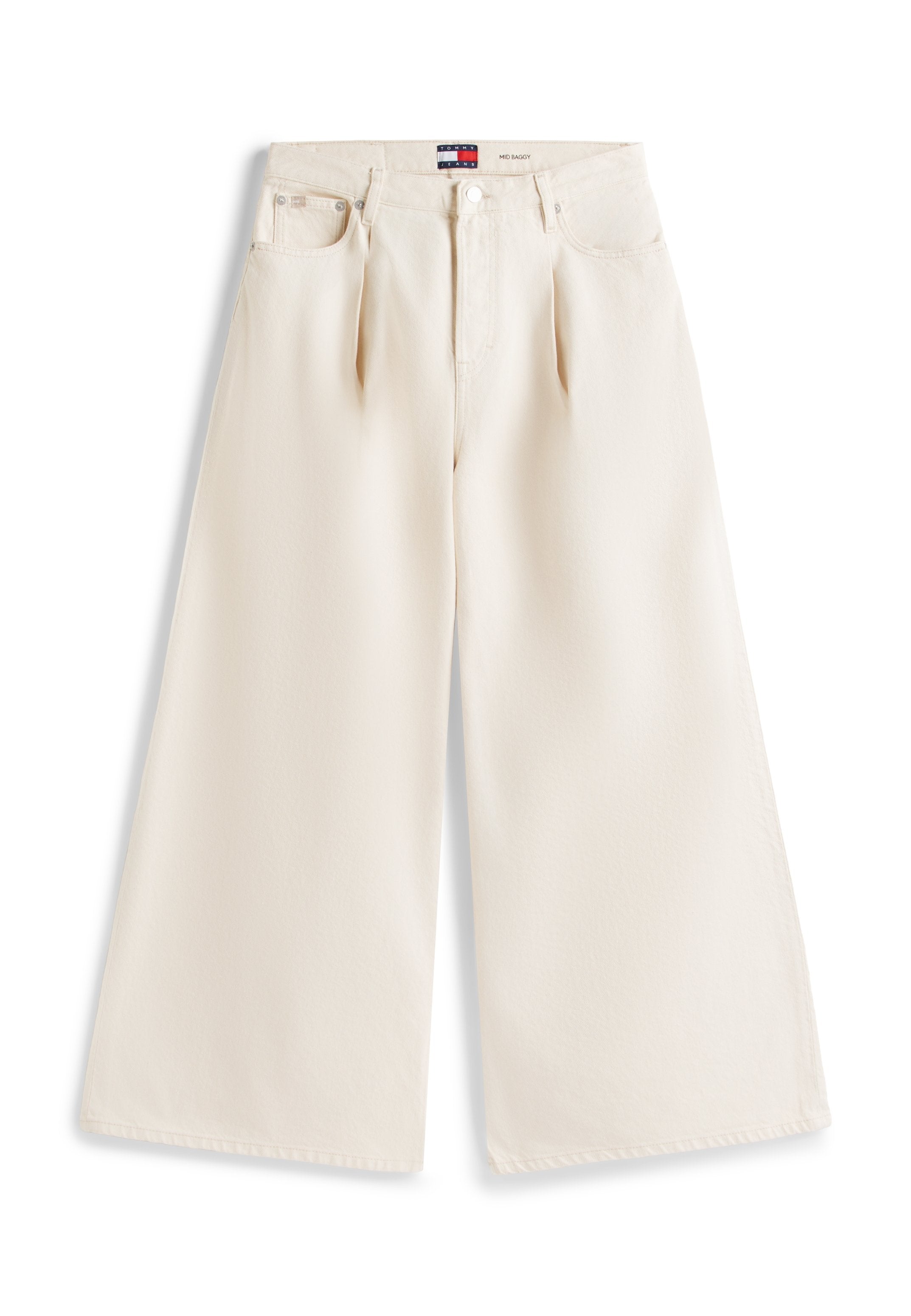 Cremefarbene Jeans mit weitem Bein und mittlerer Leibhöhe, ausgestattet mit vorderen Taschen, Knopf- und Reißverschluss sowie Gürtelschlaufen, flach auf einem weißen Hintergrund liegend.