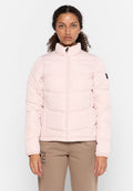 Helles rosa Puffermantel mit hohem Kragen, durchgehendem Reißverschluss und elastischen Bündchen. Verfügt über horizontale Steppmuster und Seitentaschen.