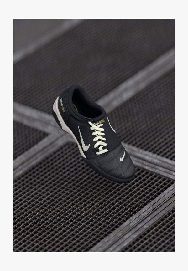 Nike Sportswear TOTAL 90 UNISEX - Trainers - black/coconut milk/metallic gold-coloured/team gold-coloured