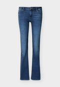 Blaue Denim-Bootcut-Jeans mit Vorderaschen, Gürtelschlaufen und Knopfverschluss, dargestellt vor einem schlichten weißen Hintergrund.