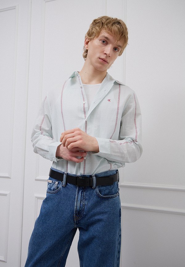 Calvin Klein RELAXED FIT