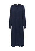 Himmelblaues Langarmkleid aus strukturiertem Stoff mit rundem Ausschnitt und Schlüssellochdetail. Fließende A-Linie mit gerafftem Taillenbereich.