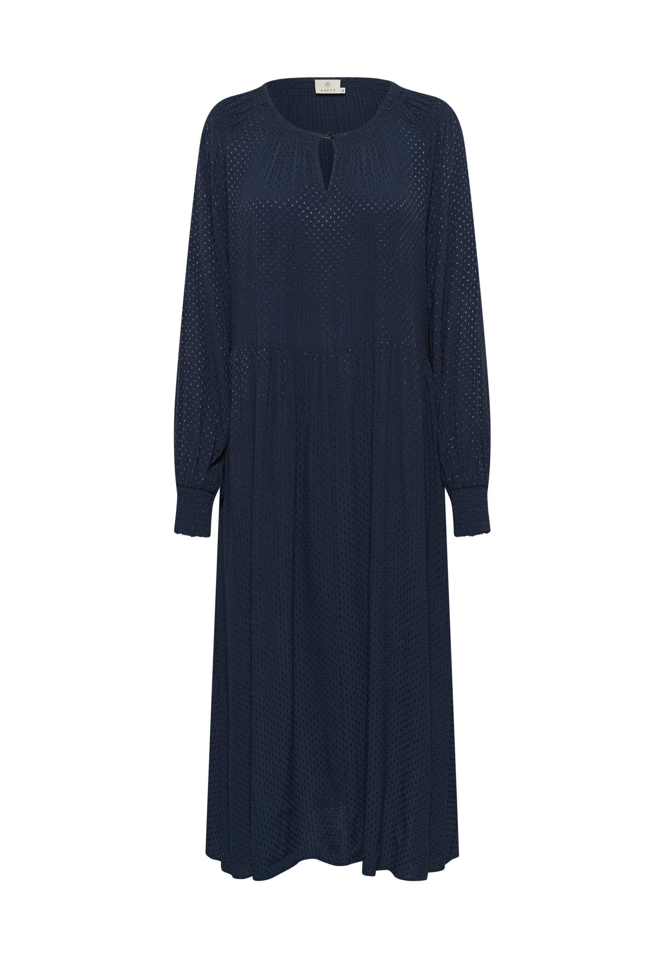 Himmelblaues Langarmkleid aus strukturiertem Stoff mit rundem Ausschnitt und Schlüssellochdetail. Fließende A-Linie mit gerafftem Taillenbereich.