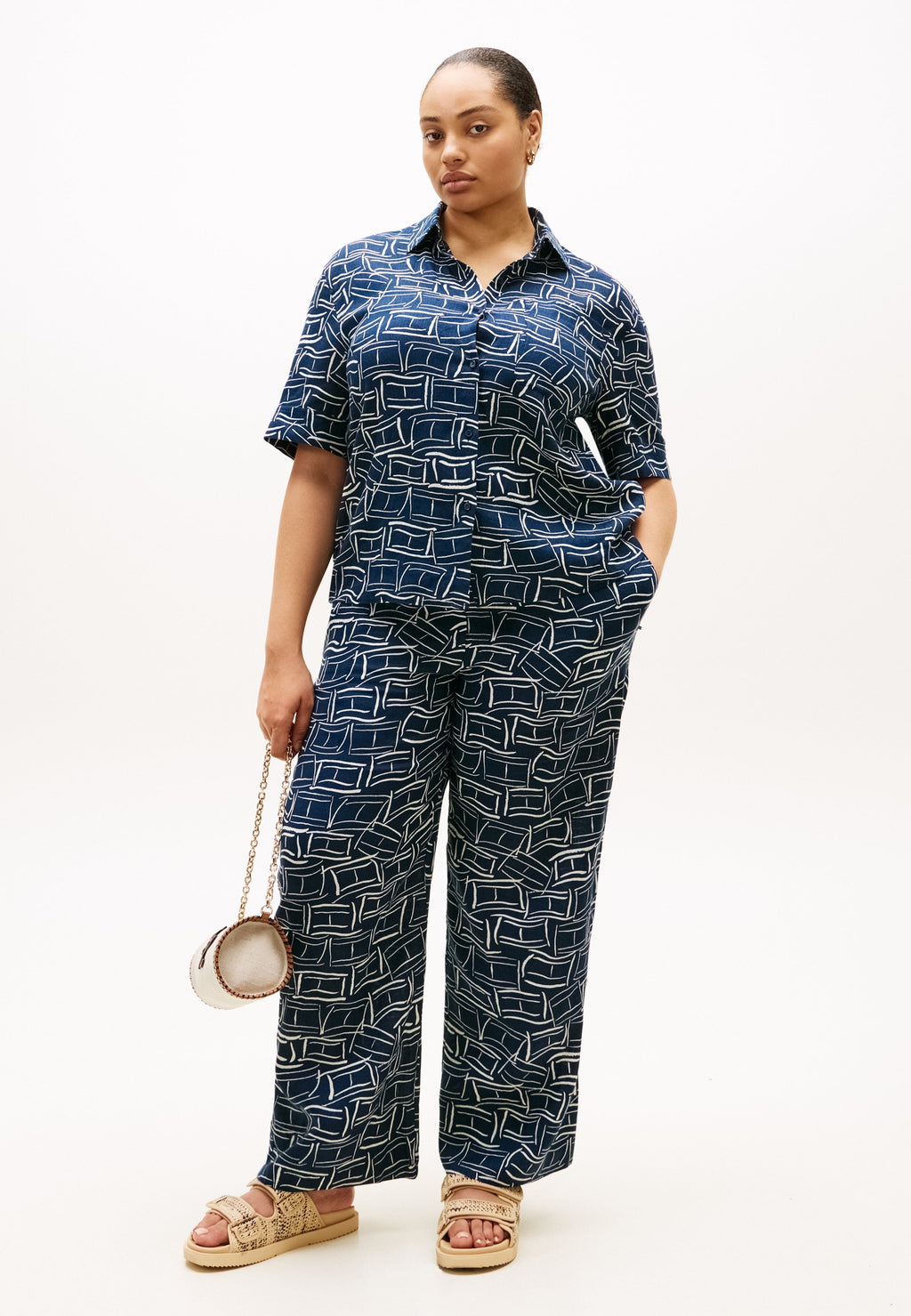 CURVE RELAXED FIT PURE LINEN SHIRT Media 2