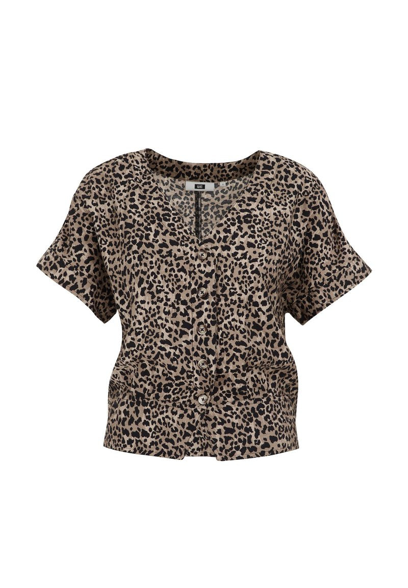 Beige und schwarze Bluse mit Leopardenmuster, kurzärmlig, mit V-Ausschnitt und Knopfverschluss, lockerer Passform und strukturiertem Stoff.