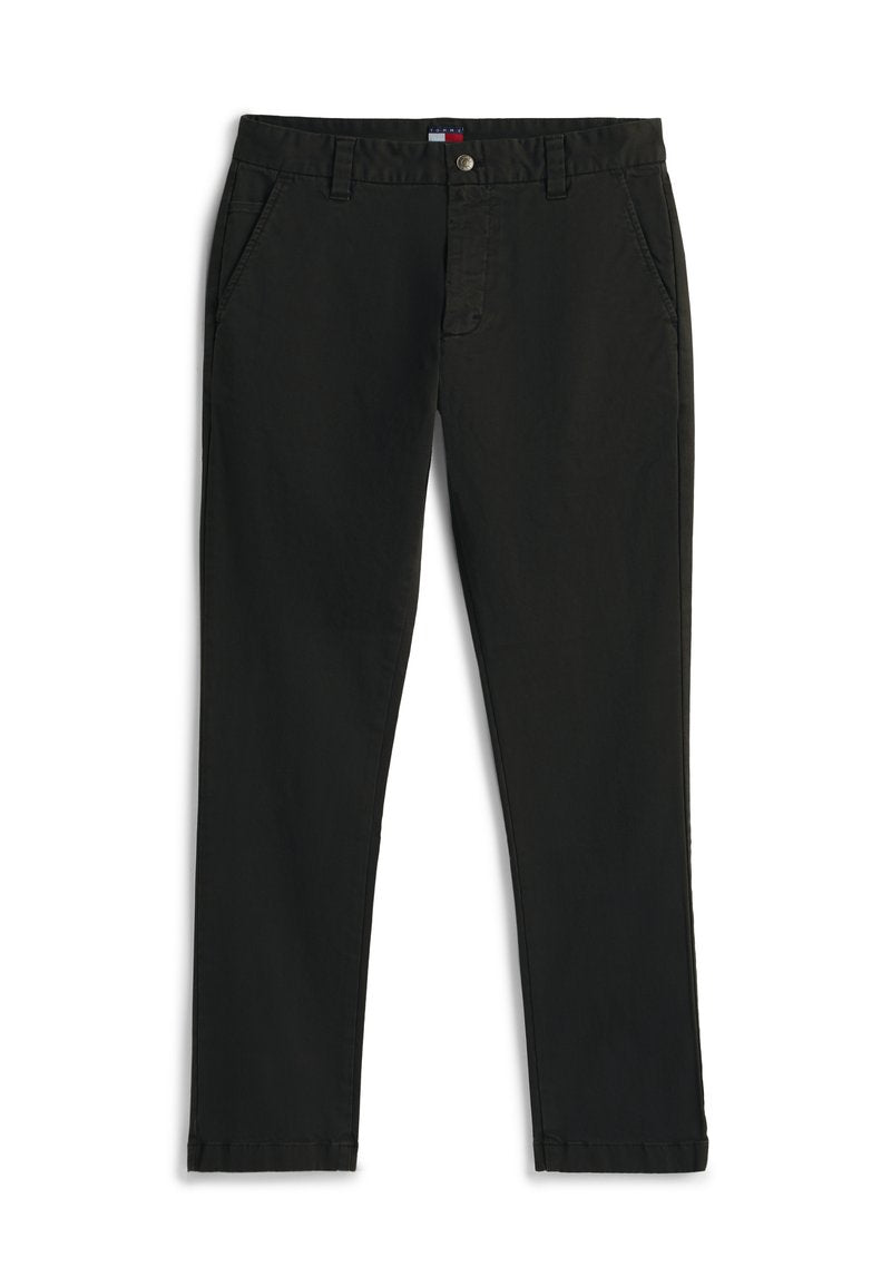 Schwarze Slim-Fit-Hose mit Gürtelschlaufen, vorne mit Knopf- und Reißverschluss, Seitentaschen und einem kleinen Markenlabel innen im Bund.