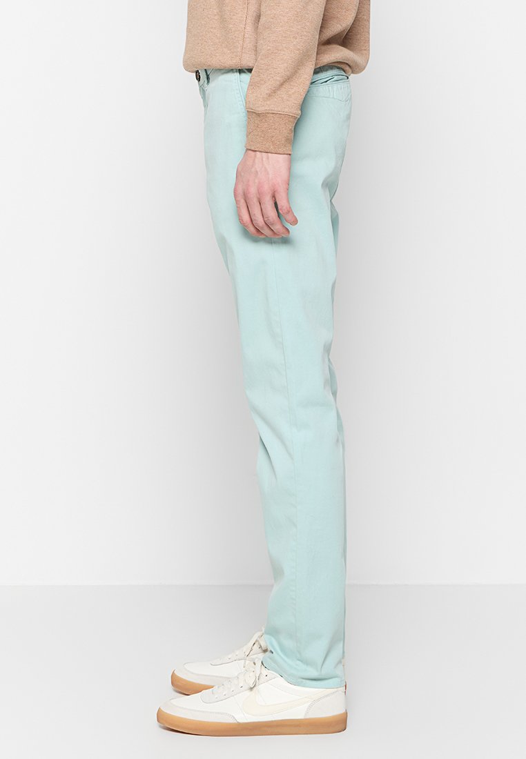 NO EXCESS Chino Media 2