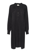 Schwarzes, langärmeliges Kleid aus leichtem, strukturiertem Stoff. Verfügt über einen V-Ausschnitt, eine geraffte Halslinie und eine Knopfleiste mit drei Knöpfen. Lässige Passform.