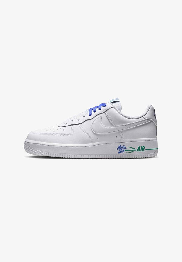 Nike Sportswear NIKE SPORTSWEAR WOMEN'S SHOES AIR FORCE 1 '07 SE - Trainers - white persian violet stadium green white