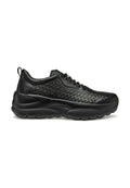Schwarze Sportschuhe mit einem strukturierten, gewebten Muster im Obermaterial, Gummisohle, runder Zehenpartie und einem Fersenlasche für einfaches An- und Ausziehen.