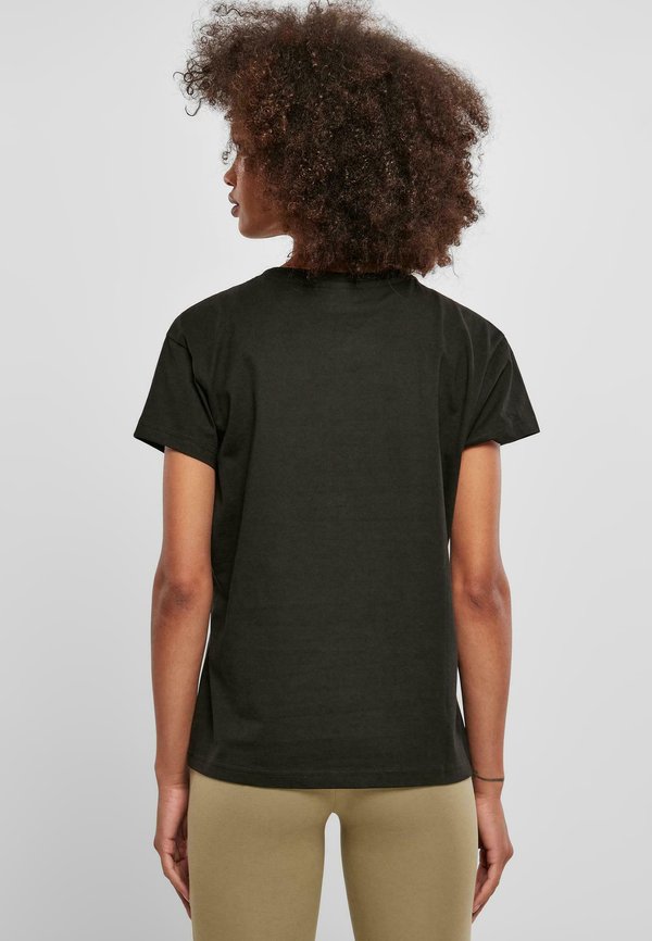 Urban Classics  BOXY TEE