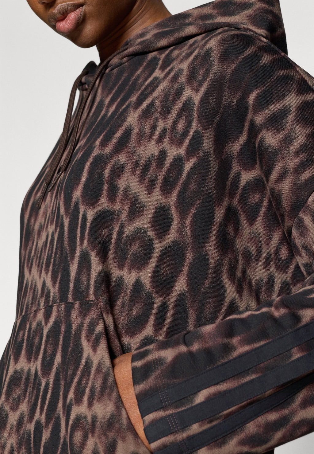 adidas Sportswear SEASONAL ESSENTIALS LEOPARD PRINT FRENCH TERRY WITH 3 STRIPES