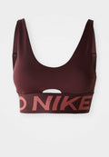 Dunkelmaroon Sport-BH mit breiten Trägern, einer Schlüsselritze unter der Brust und einem auffälligen Nike-Logo auf dem elastischen Band.