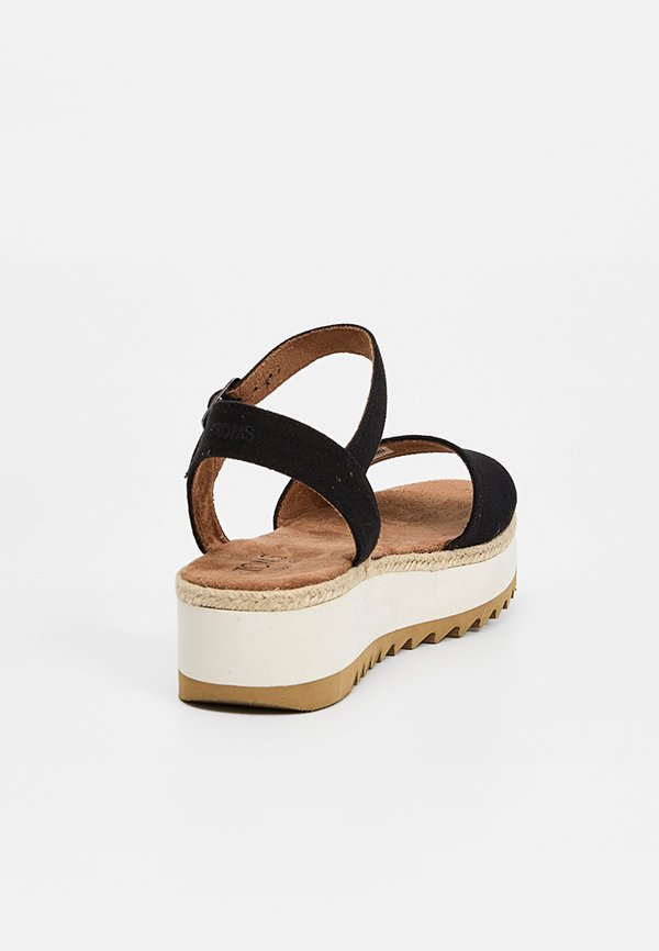 TOMS NAIA