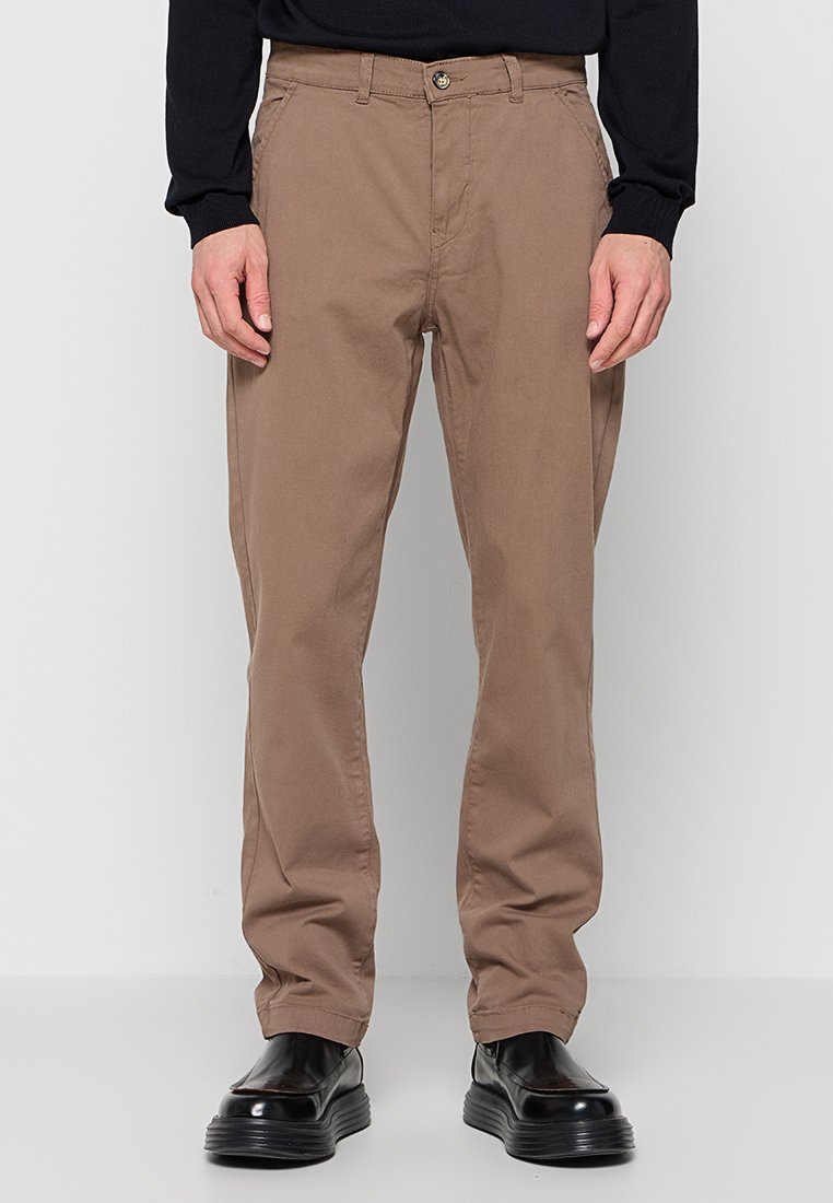 RELAXED FIT  Media 1