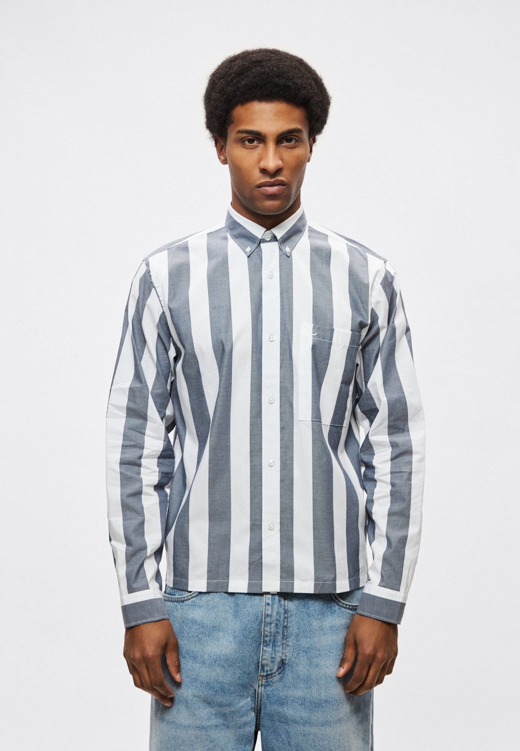 STRIPED CROPPED SHIRT Media 4