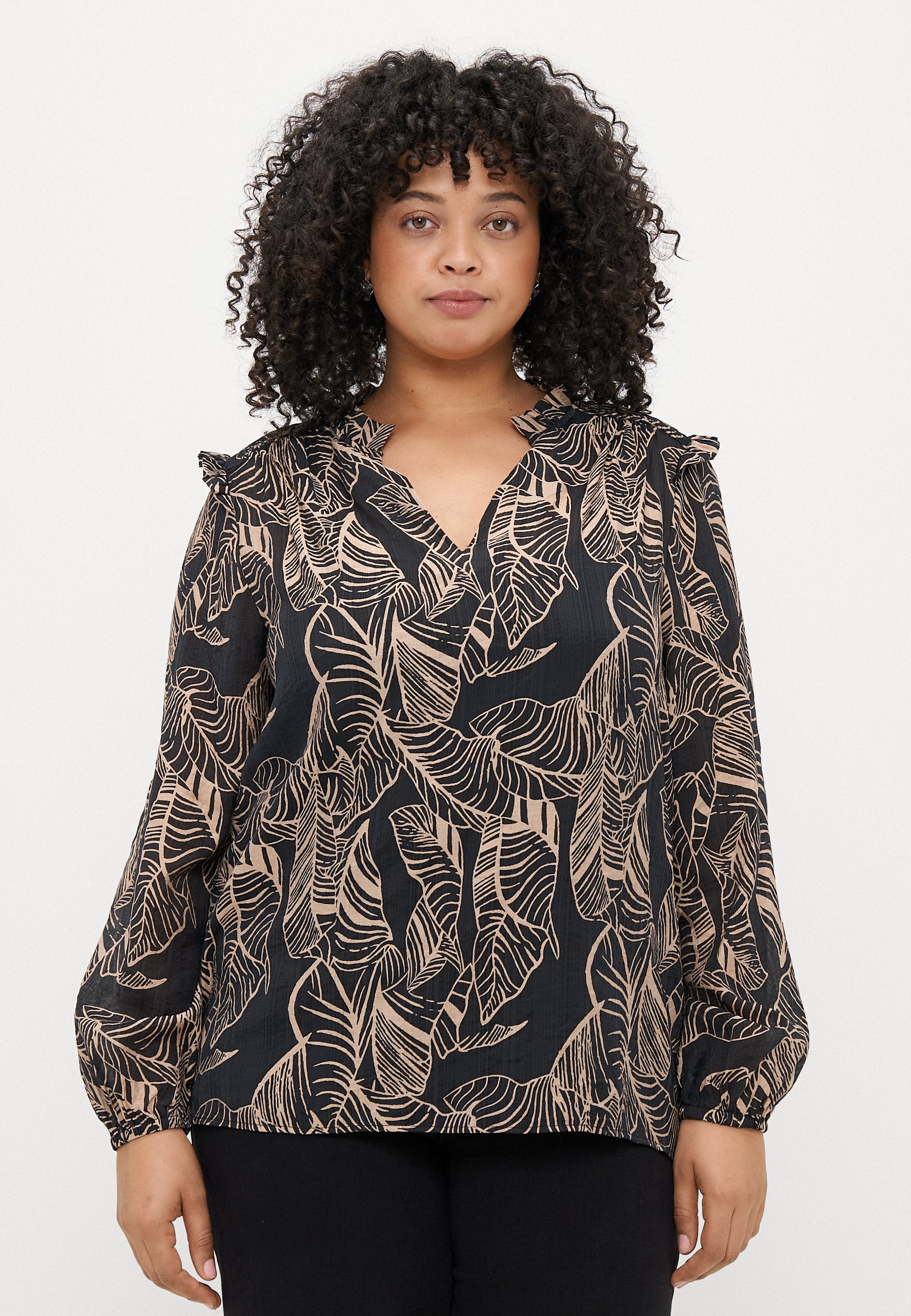 CARBETSEY FRILL Media 3
