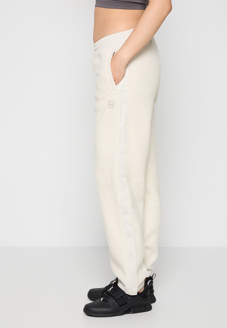 Under Armour LOOSE FIT
