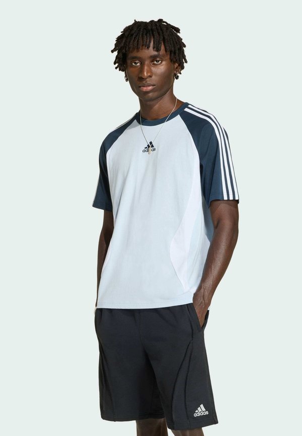 adidas Originals ADICOLOR TEAMGEIST  TEE - Print T-shirt - crystal sky   aurora ink