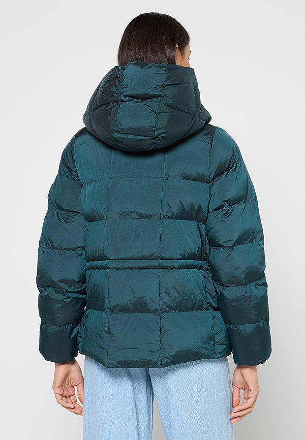 Calvin Klein STRAIGHT FIT