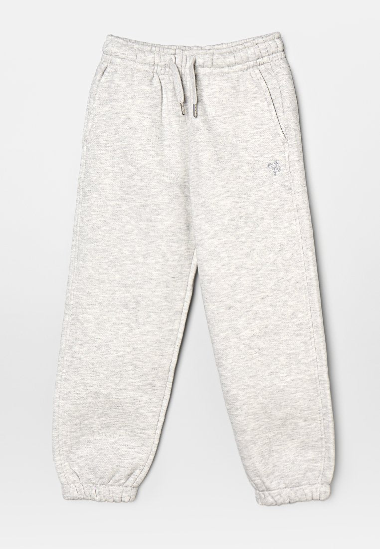 Graue Jogginghose mit elastischem Bund und Kordelzug, ausgestattet mit Seitentaschen und schmal zulaufenden Bündchen an den Knöcheln. Glatte Stoffoberfläche.