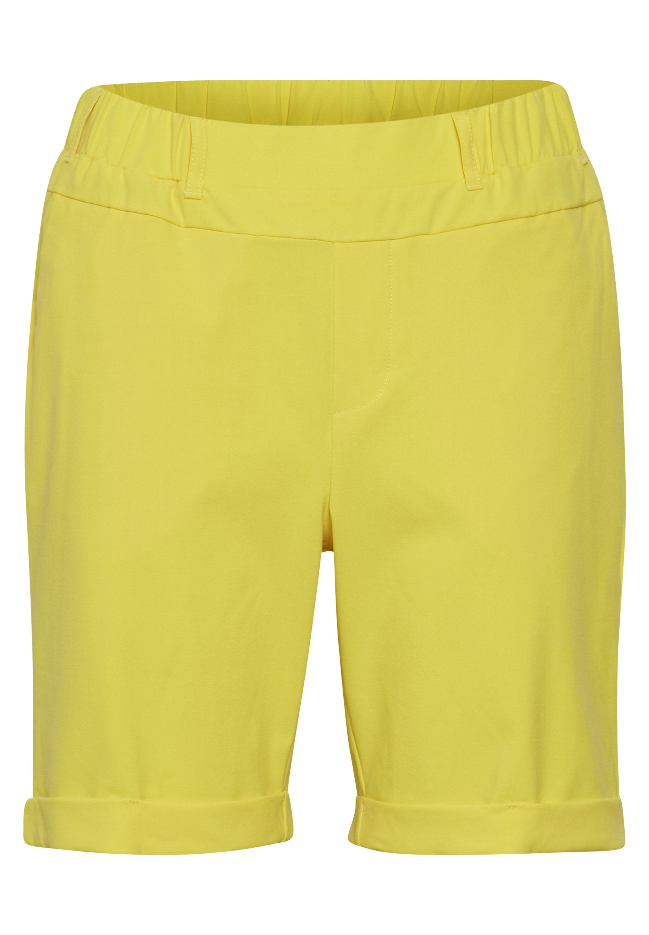 Gelbe Shorts mit elastischem Bund, mit umgeschlagenen Säumen und glatter Stofftextur, entworfen für Komfort und einfache Tragbarkeit.