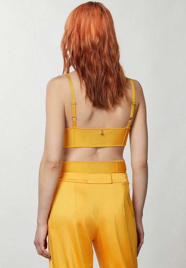 Patrizia Pepe CUT OUT